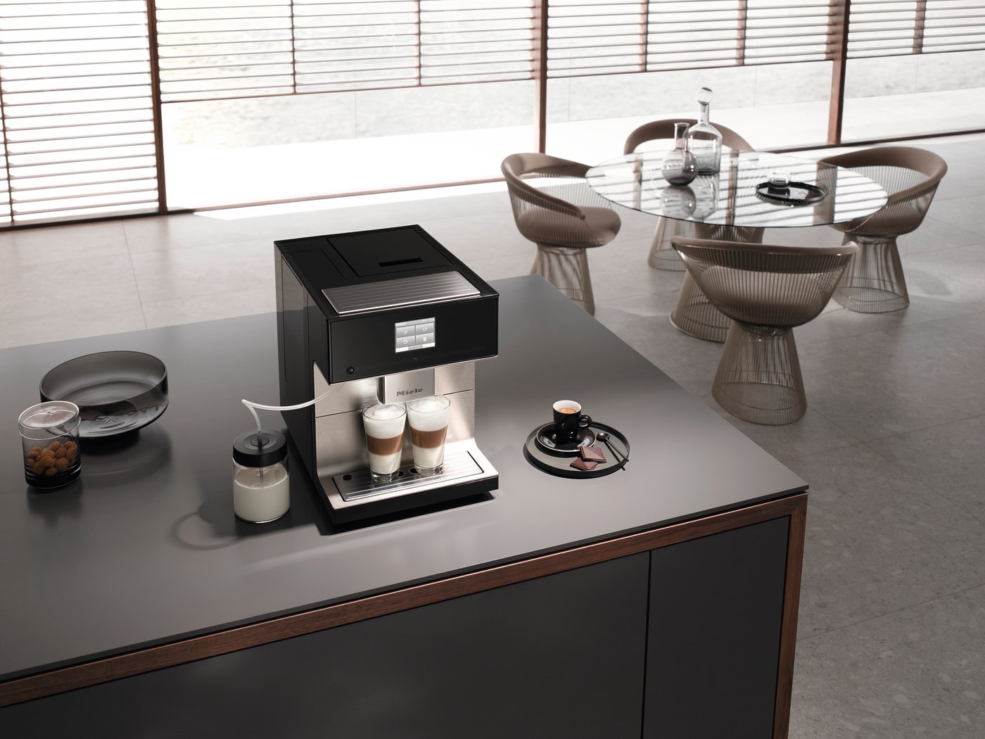 CM 7550 чорна з комплектом хімії