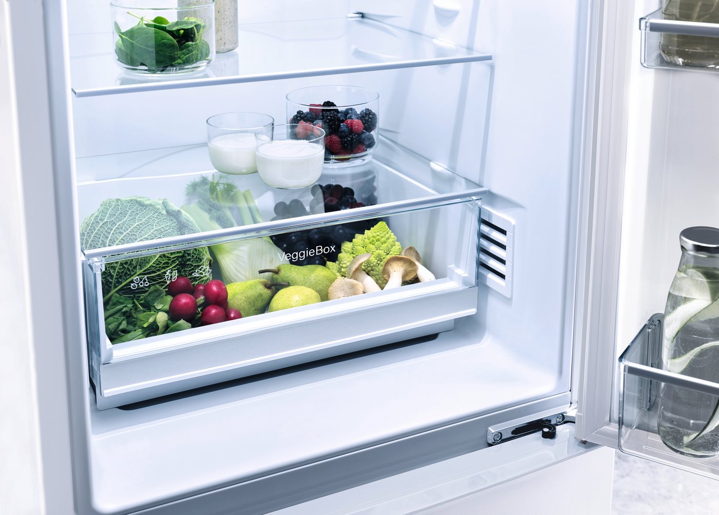 Холодильно-морозильна комбінація KDN 4174E Active