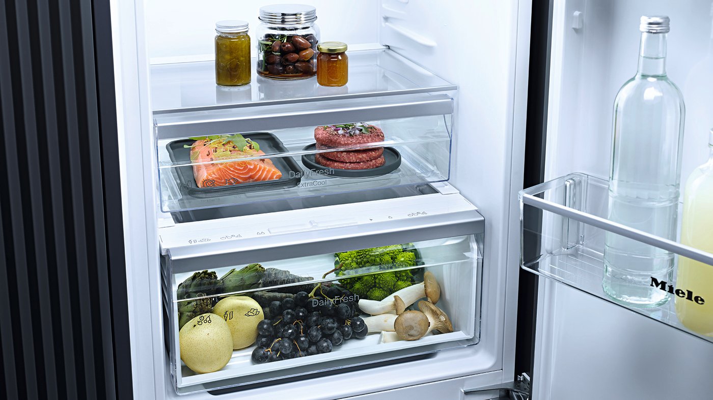 Холодильно-морозильна комбінація KFN 4395 CD clst