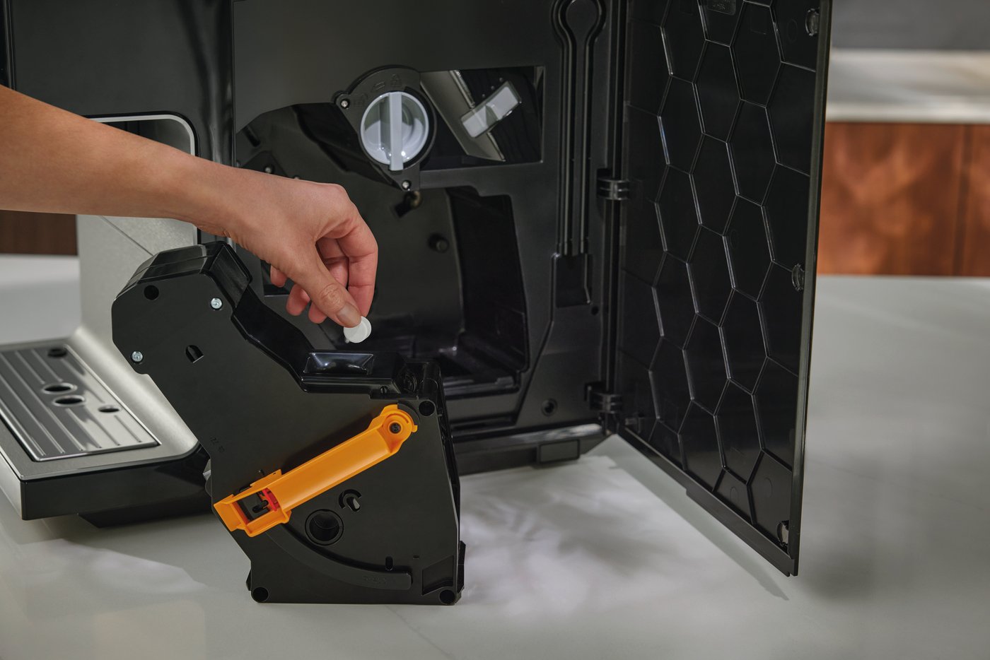 CM 7550 чорна з комплектом хімії